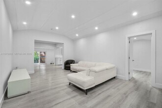 1262 SW 15th Terrace in Miami, FL - Building Photo - Building Photo