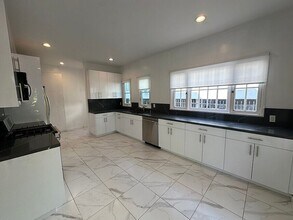 1407 Laurel Ave in West Hollywood, CA - Building Photo - Building Photo