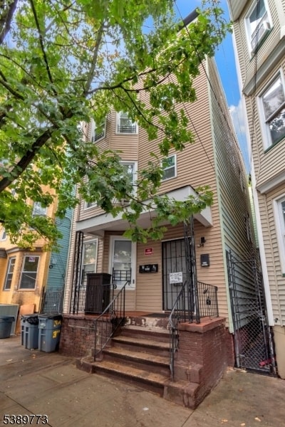 54 3rd St