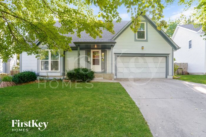 13209 S Foxridge Dr in Olathe, KS - Building Photo