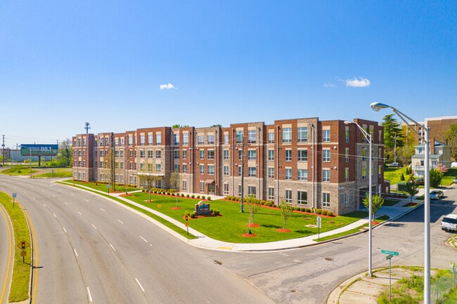 Belle Summit in Richmond, VA - Building Photo - Building Photo