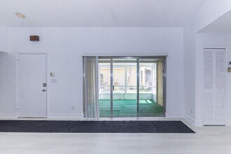 202 Sparrow Dr in Royal Palm Beach, FL - Building Photo - Building Photo