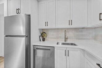 887 Somerset St W in Ottawa, ON - Building Photo - Building Photo