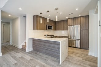 527 Monroe St in Hoboken, NJ - Building Photo - Building Photo