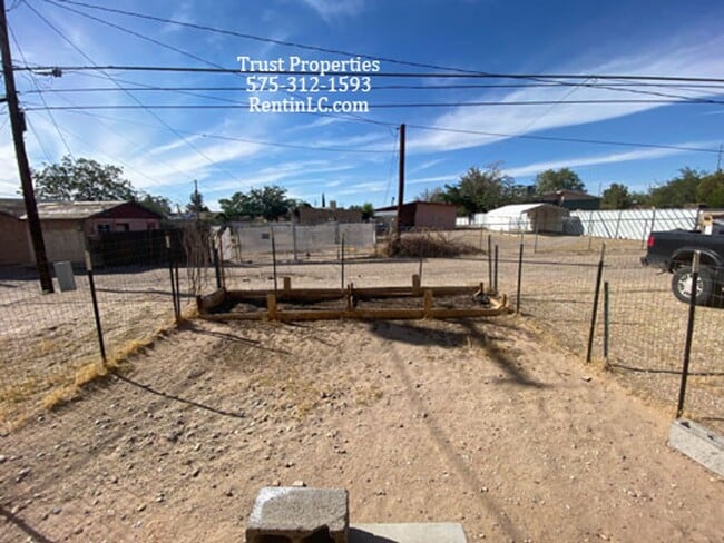 614 S Almendra St in Las Cruces, NM - Building Photo - Building Photo