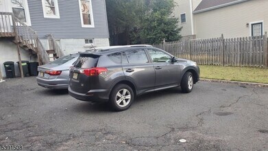573 Grove St in Montclair, NJ - Building Photo - Building Photo