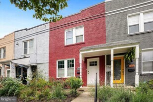 330 20th St NE, Unit Apt 2 - 330 20th St NE in Washington, DC - Building Photo