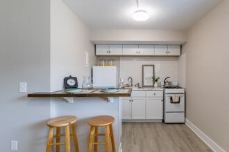 Highland Park Apartments (DSM) in Des Moines, IA - Foto de edificio - Building Photo