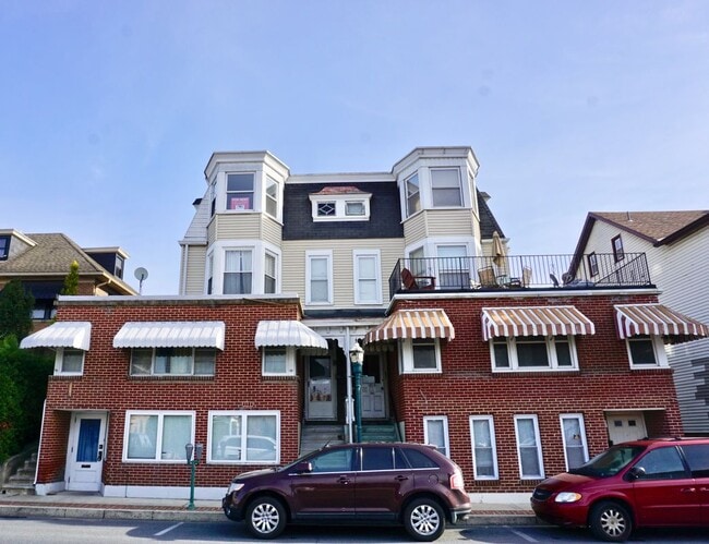 property at 1917 Main St