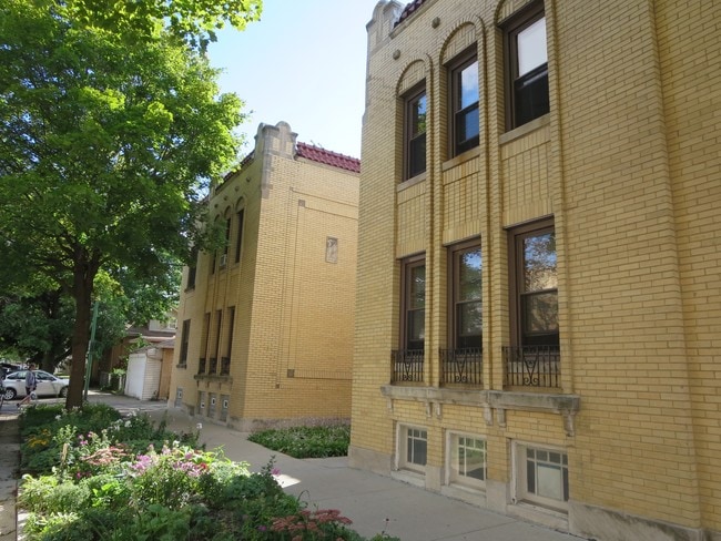 3546 N Meade Ave, Unit 2nd floor