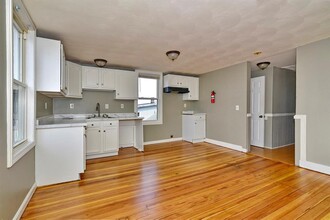 3 Main St in West Warwick, RI - Building Photo - Building Photo