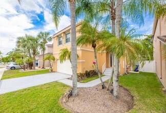 724 NW 155th Terrace in Pembroke Pines, FL - Building Photo - Building Photo