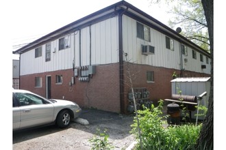 10 N Douglas Ave in Belleville, IL - Building Photo - Building Photo