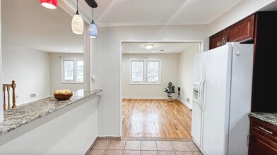 14 Centre Ln in Bayonne, NJ - Building Photo - Building Photo