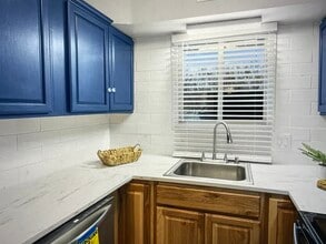 1175 Carriage Cir, Unit 104 in Bristol, VA - Building Photo - Building Photo