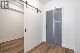 2088 James St in Burlington, ON - Building Photo - Building Photo