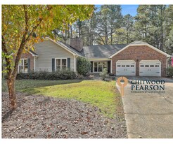 1709 Yarborough Dr in Peachtree City, GA - Building Photo