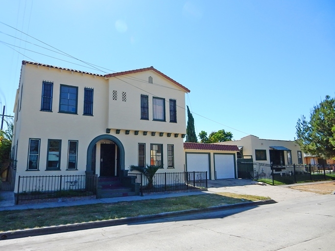 5216 Roseland St in Los Angeles, CA - Building Photo