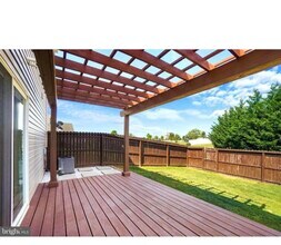 2623 Brownstone Dr, Unit 2623 in Dover, PA - Building Photo - Building Photo