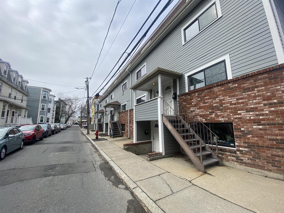 15 Suffolk St, Unit #A in Cambridge, MA - Building Photo