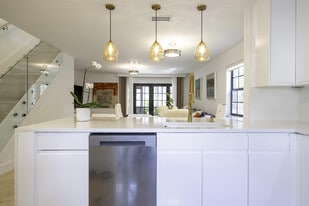 576 Westree Ln in Plantation, FL - Building Photo