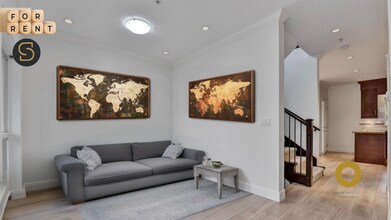 1430 Bewicke Av in North Vancouver, BC - Building Photo - Building Photo