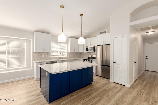 property at 1005 E Mohawk Dr