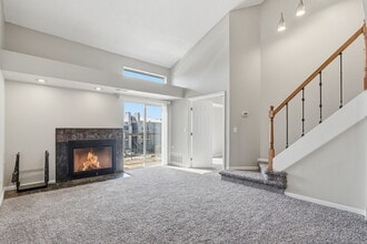 2575 S Syracuse Way in Denver, CO - Foto de edificio - Building Photo