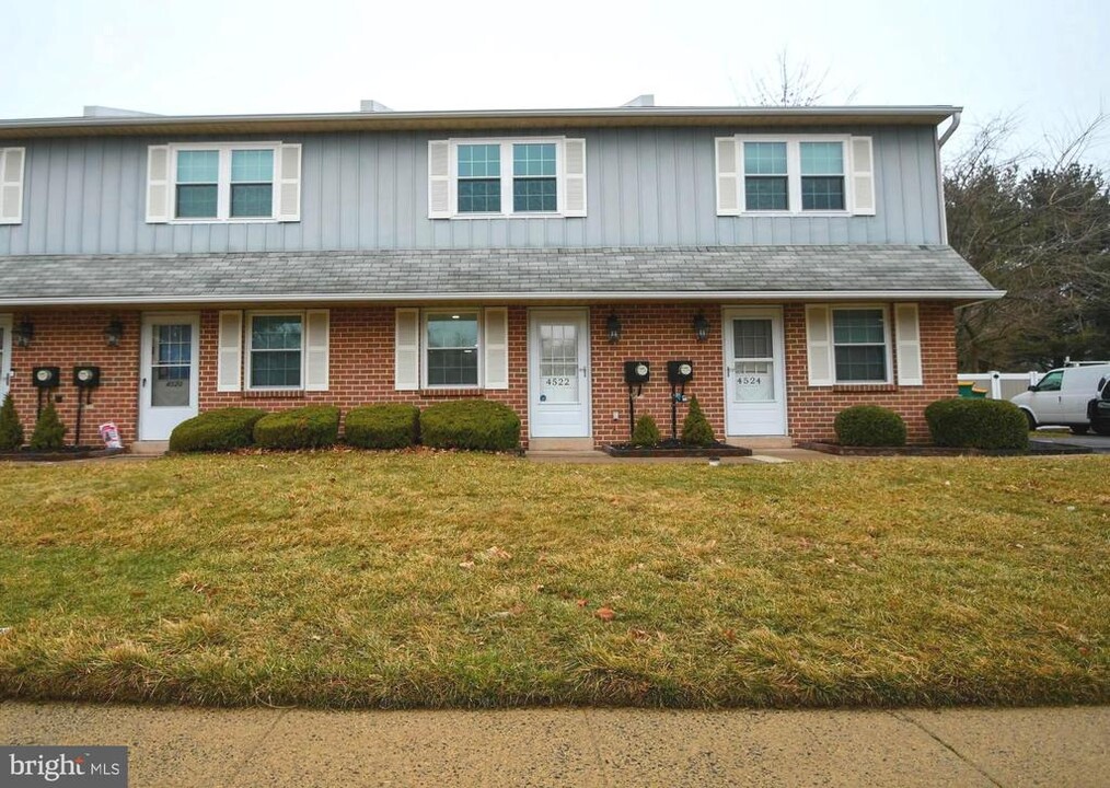 4522 Rosemarie Dr in Bensalem, PA - Building Photo