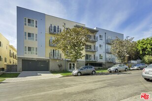 6925 Knowlton Pl in Los Angeles, CA - Building Photo