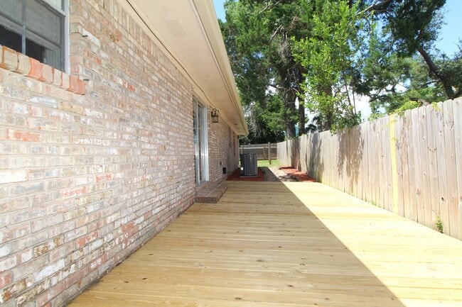 1400 N D St in Pensacola, FL - Foto de edificio - Building Photo