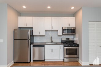 2105 N Sedgwick St, Unit 2105-3 in Chicago, IL - Building Photo - Building Photo