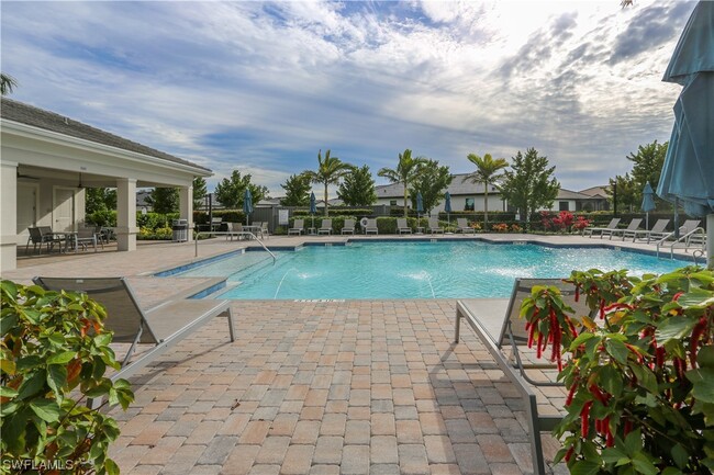 1937 Yellowfin Cir in Naples, FL - Foto de edificio - Building Photo