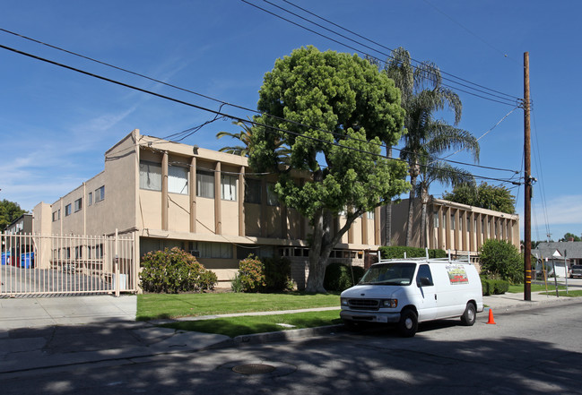 18301-18309 Malden St in Northridge, CA - Building Photo - Building Photo