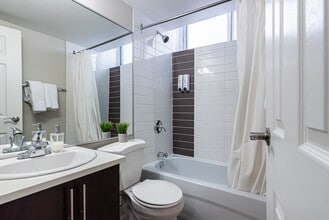 1272 Rue Redpath-Crescent in Montréal, QC - Building Photo - Building Photo