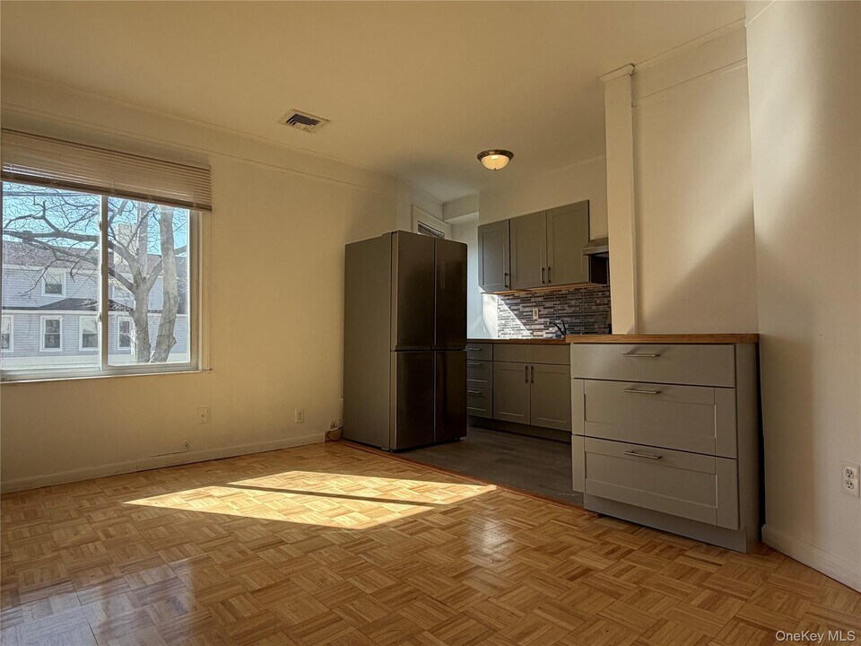 196-03 42nd Ave in Queens, NY - Building Photo