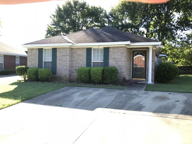 2742 Garden Brook Ct in Montgomery, AL - Building Photo - Building Photo