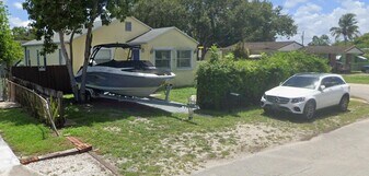 2246 Wilson St in Hollywood, FL - Building Photo
