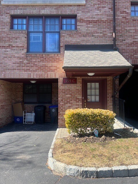 359 Central Park Ave in Scarsdale, NY - Foto de edificio
