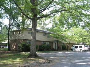 203 Waddell Rd in Taylors, SC - Foto de edificio - Building Photo