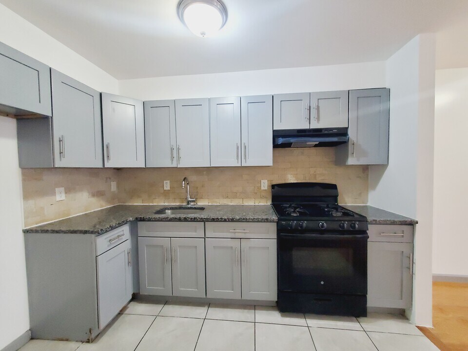 19 Parnell Pl, Unit G in Jersey City, NJ - Building Photo