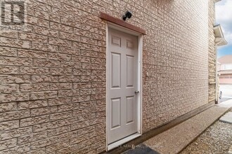 220 Castle Oaks Crossing in Brampton, ON - Building Photo - Building Photo