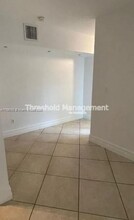 150 SW 10th St in Miami, FL - Building Photo - Building Photo