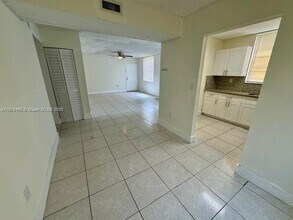 1752 NW 55th Ave in Lauderhill, FL - Foto de edificio - Building Photo