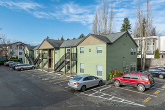 Village on the Green Apartments in Bellingham, WA - Building Photo - Building Photo