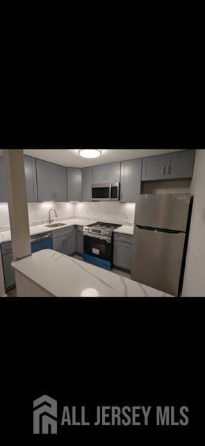 1008 Woodhaven Dr in Edison, NJ - Building Photo - Building Photo