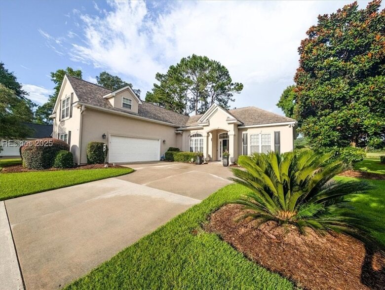 12 Point W Dr in Bluffton, SC - Building Photo