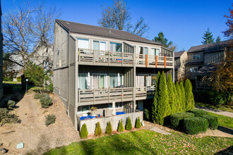 Tanglewood in Lake Oswego, OR - Foto de edificio - Building Photo