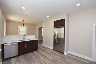 97 Gates St in Crystal Lake, IL - Building Photo - Building Photo