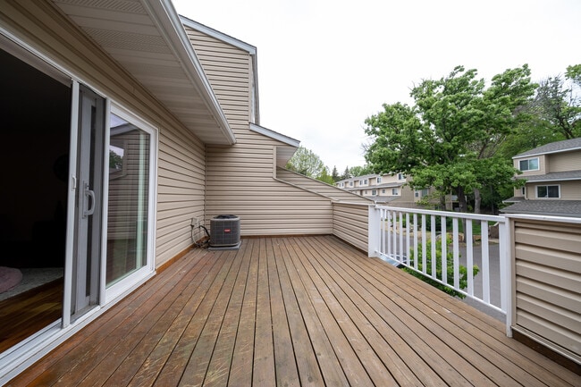 14210 Hibiscus Ct in Apple Valley, MN - Building Photo - Building Photo